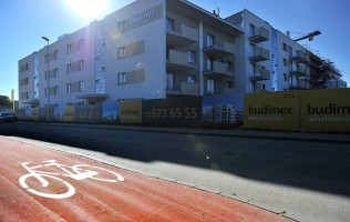 I etap - Wykonywane są prace elewacyjne oraz prace związane z zagospodarowaniem terenu