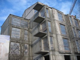 Rozpoczęty został I etap prac elewacyjnych - ocieplenie od strony dziedzińca