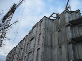 Rozpoczęty został I etap prac elewacyjnych - ocieplenie od strony dziedzińca