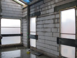 Rozpoczęty został I etap prac elewacyjnych - ocieplenie od strony dziedzińca