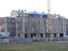 Rozpoczęty został I etap prac elewacyjnych - ocieplenie od strony dziedzińca