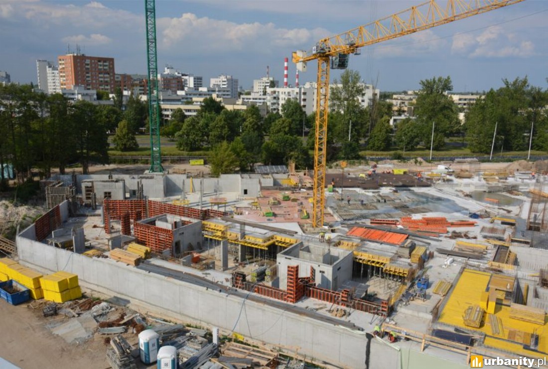 OWII - WIDOK Z BUD. A2 - PRACE ZBROJARSKO-CIESIELSKIE PRZY ZAMYKANIU STROPU NAD GARAŻEM