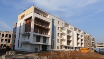 Rozpoczęto roboty wykończeniowe w poszczególnych budynkach. Wciąż trwają prace elewacyjne