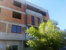 Montaż stolarki okiennej od ul. Dobrego Pasterza, ocieplanie budynku od ul.Dominikanów