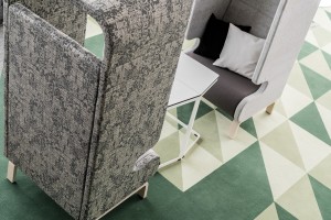 biuro Kinnarps - rozwiązania podłogowe od Forbo Flooring: panele LVT Allura
