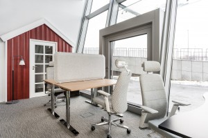 biuro Kinnarps - rozwiązania podłogowe od Forbo Flooring: panele LVT Allura