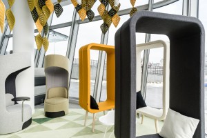 biuro Kinnarps - rozwiązania podłogowe od Forbo Flooring: panele LVT Allura