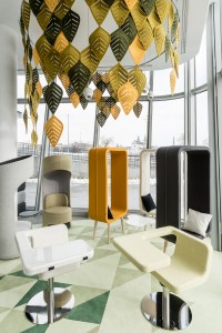 biuro Kinnarps - rozwiązania podłogowe od Forbo Flooring: panele LVT Allura