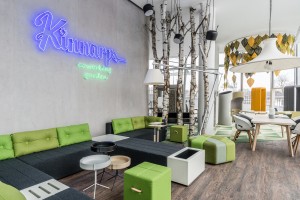 biuro Kinnarps - rozwiązania podłogowe od Forbo Flooring: panele LVT Allura