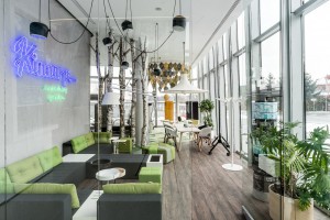 biuro Kinnarps - rozwiązania podłogowe od Forbo Flooring: panele LVT Allura