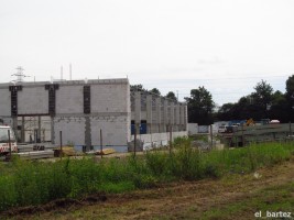 zdjęcie Salon samochodowy z halą warsztatową
