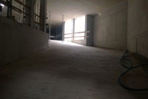 Rampa w garażu podzioemnym z poziomu 0 na -1