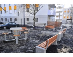 prace wykończeniowe wokół budynków