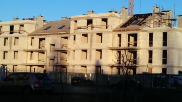 Prace dekarskie i rozpoczęcie montażu stolarki okiennej