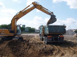 Prace ziemne przy budowie galerii Bawełnianka