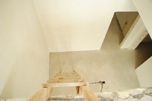 trwają prace na klatkach schodowych i tarasach