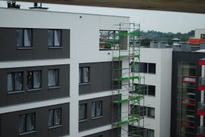 trwają prace na klatkach schodowych i tarasach