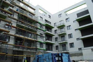 trwają prace na klatkach schodowych i tarasach