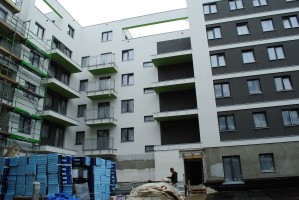 trwają prace na klatkach schodowych i tarasach