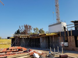 trwają prace przy poziome 2 budynków