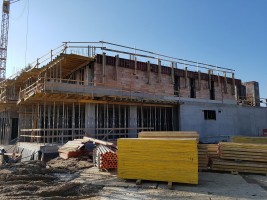 trwają prace przy poziome 2 budynków