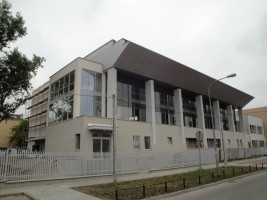 zdjęcie XIII Liceum im. Lisa-Kuli wraz z halą sportową
