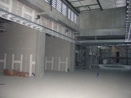 prace wewnątrz galerii