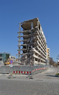 wyburzanie niedokończonego "parkingowca" pod budowę nowego biurowca