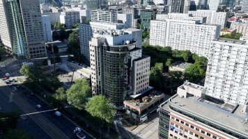 zdjęcie LIFE Building