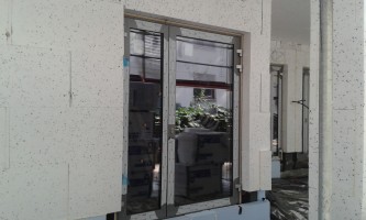 Ocieplanie budynku od strony zachodniej, tynki w lokalach mieszkalnych od ul. Dominikanów