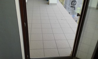 Prace wykończeniowe na elewacji od ul. Dominikanów