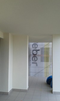 Prace wykończeniowe na elewacji od ul. Dominikanów