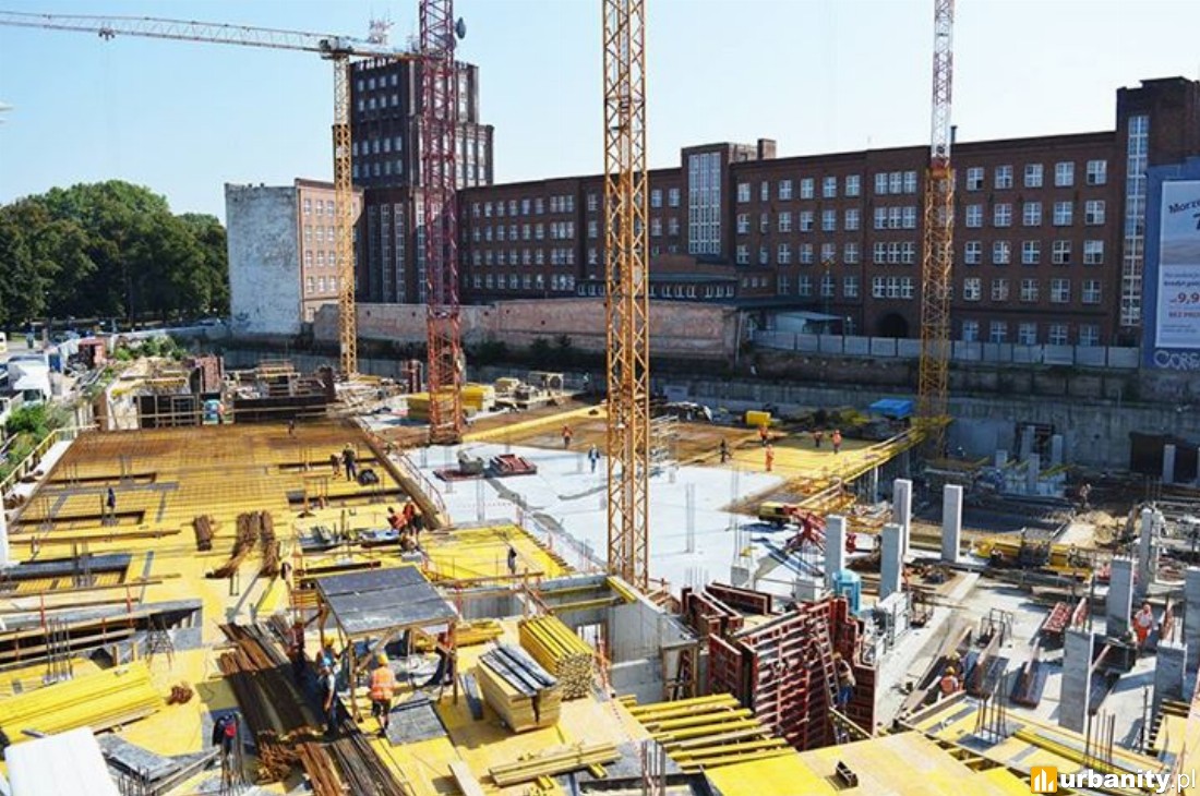 Robotnicy wykonali jedną czwartą szalunku stropu nad kondygnacją -1 ? po zabetonowaniu to będzie już podłoga poziomu ...